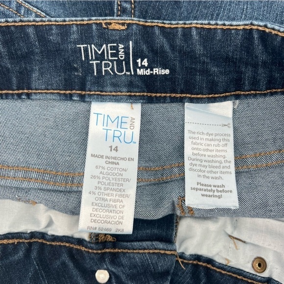 Time And Tru Women’s Mid Rise Cuffed Hem Jean Shorts Size 14 - Picture 2 of 4